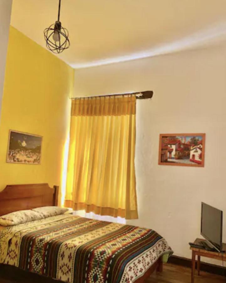 Blue Door Housing Historic Quito Hotel Екстериор снимка