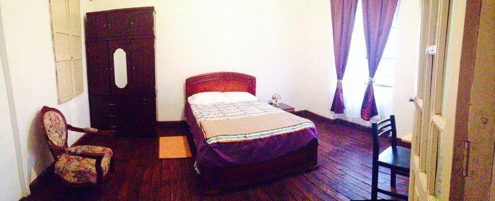 Blue Door Housing Historic Quito Hotel Екстериор снимка