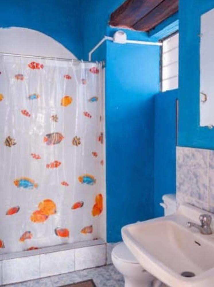 Blue Door Housing Historic Quito Hotel Екстериор снимка