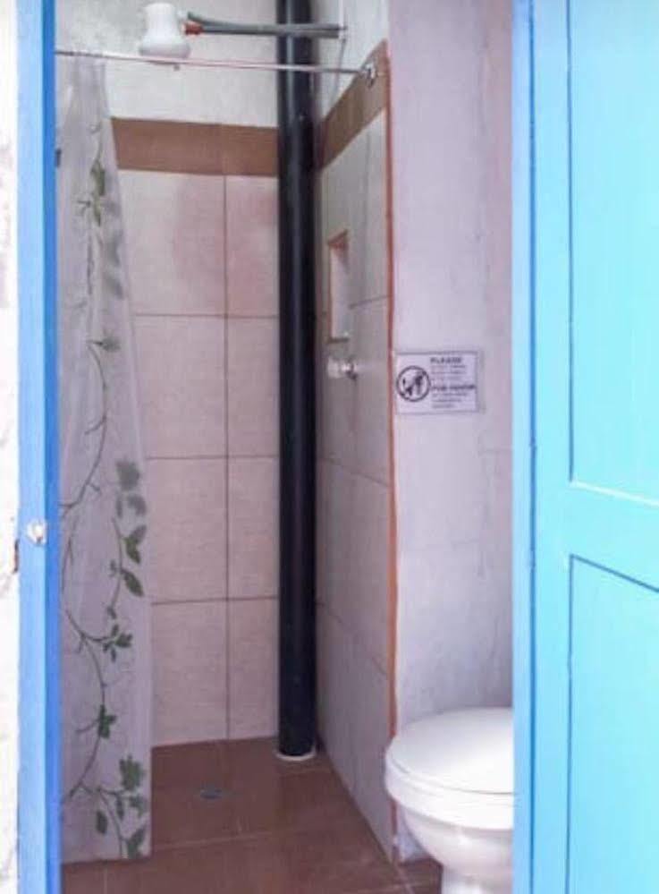 Blue Door Housing Historic Quito Hotel Екстериор снимка