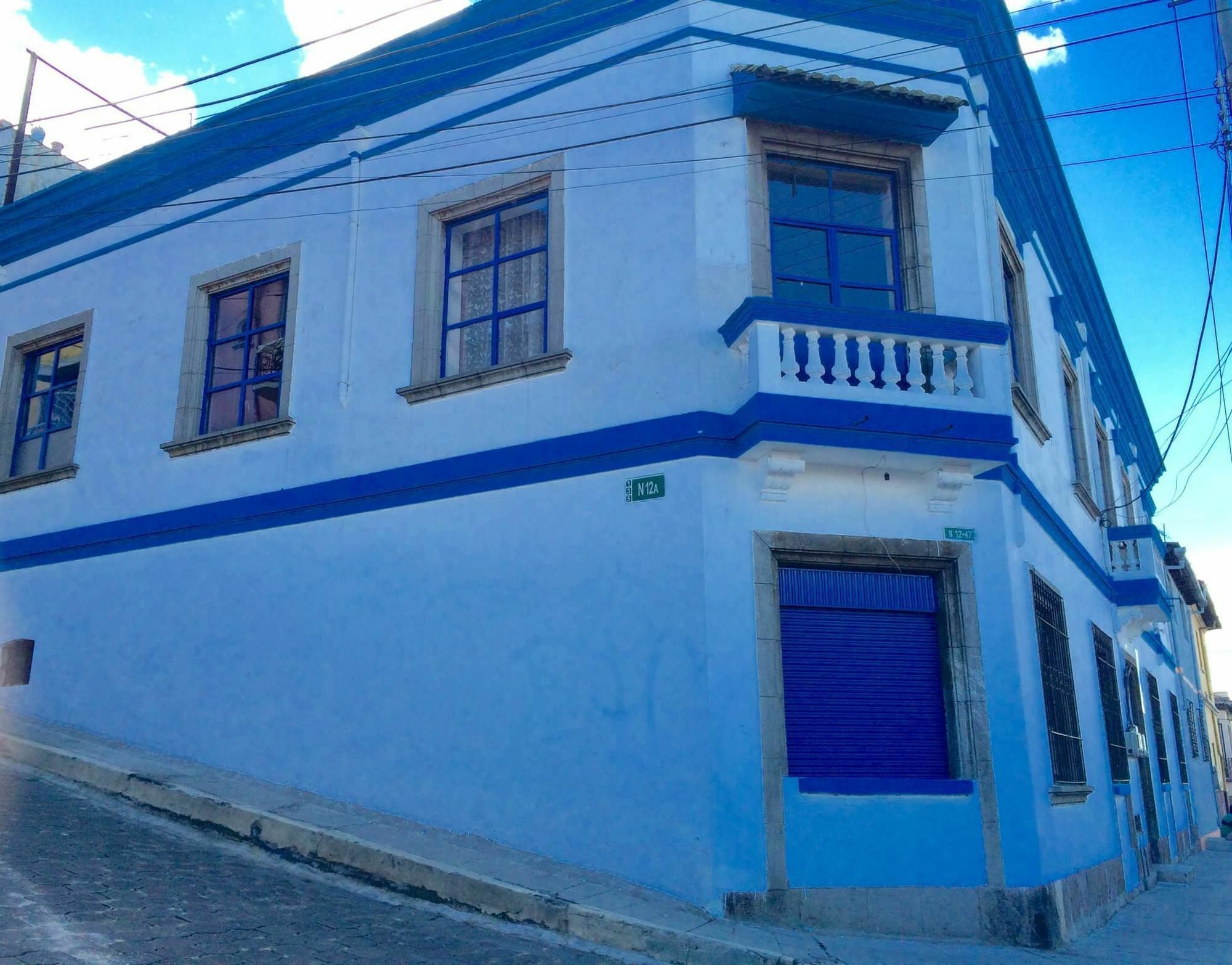 Blue Door Housing Historic Quito Hotel Екстериор снимка