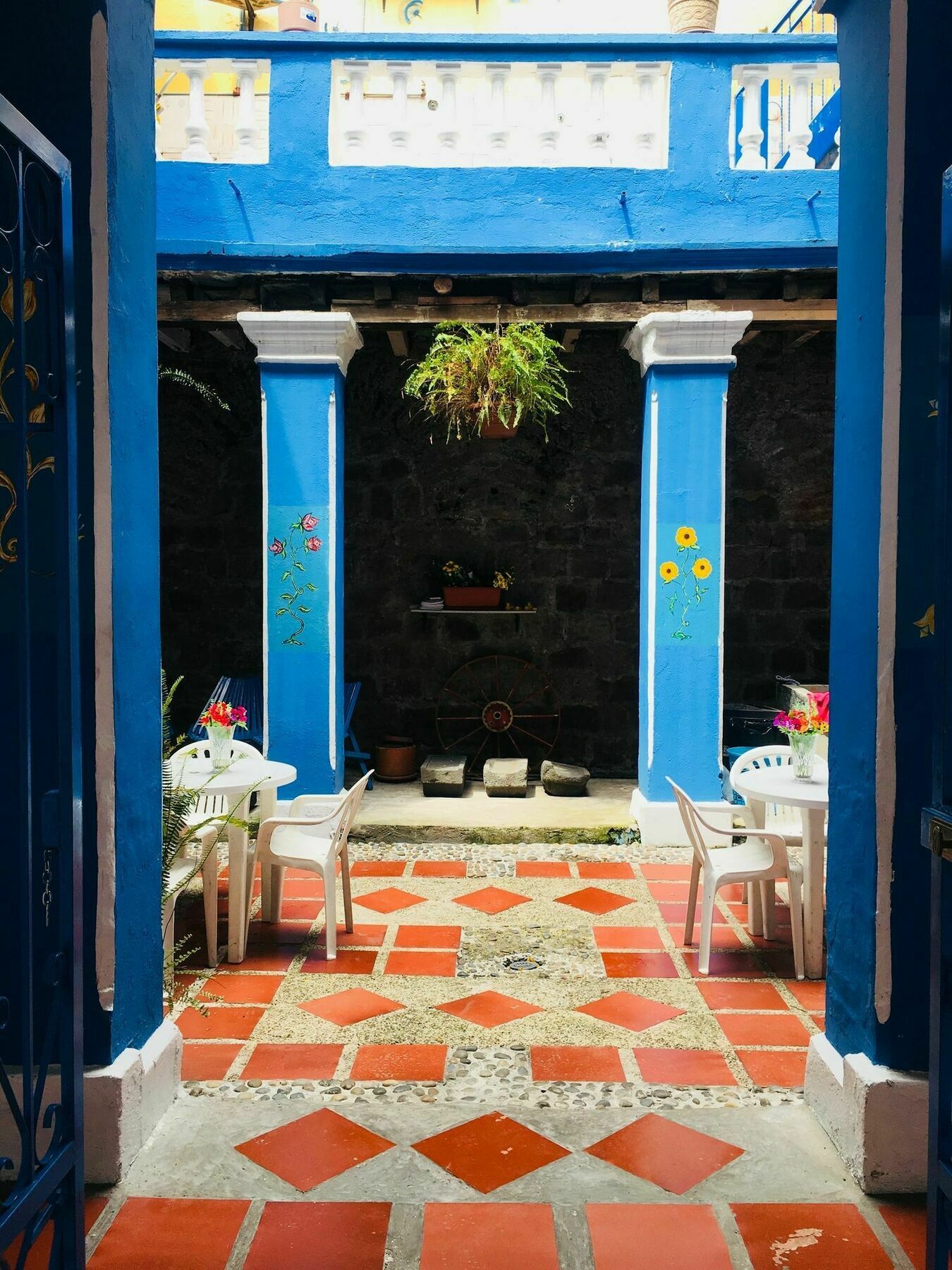 Blue Door Housing Historic Quito Hotel Екстериор снимка