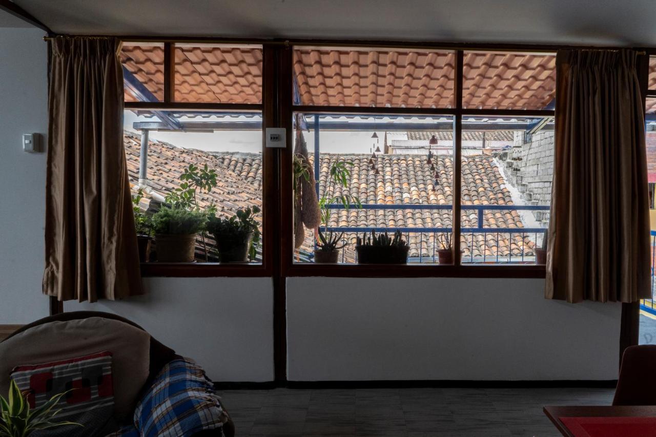 Blue Door Housing Historic Quito Hotel Екстериор снимка