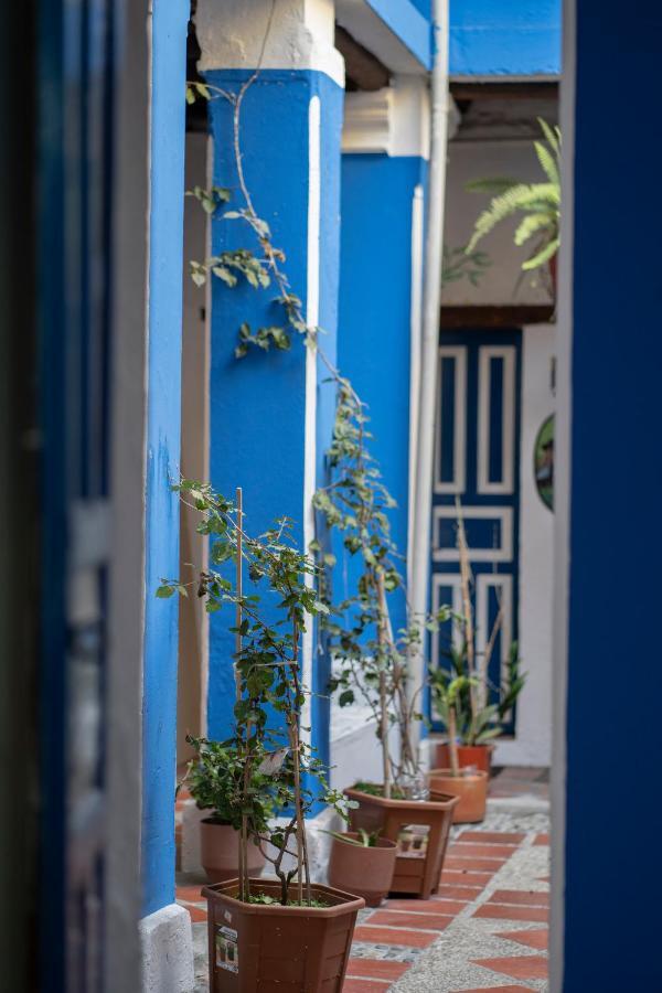Blue Door Housing Historic Quito Hotel Екстериор снимка