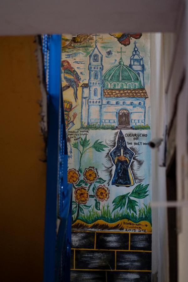 Blue Door Housing Historic Quito Hotel Екстериор снимка