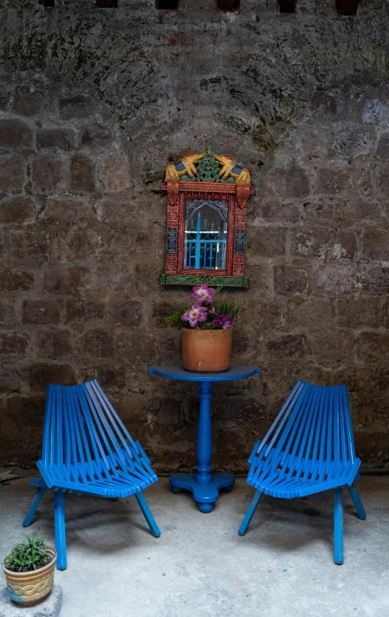 Blue Door Housing Historic Quito Hotel Екстериор снимка