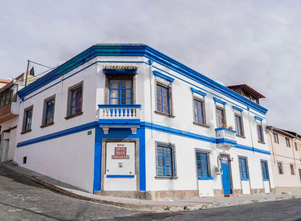 Blue Door Housing Historic Quito Hotel Екстериор снимка