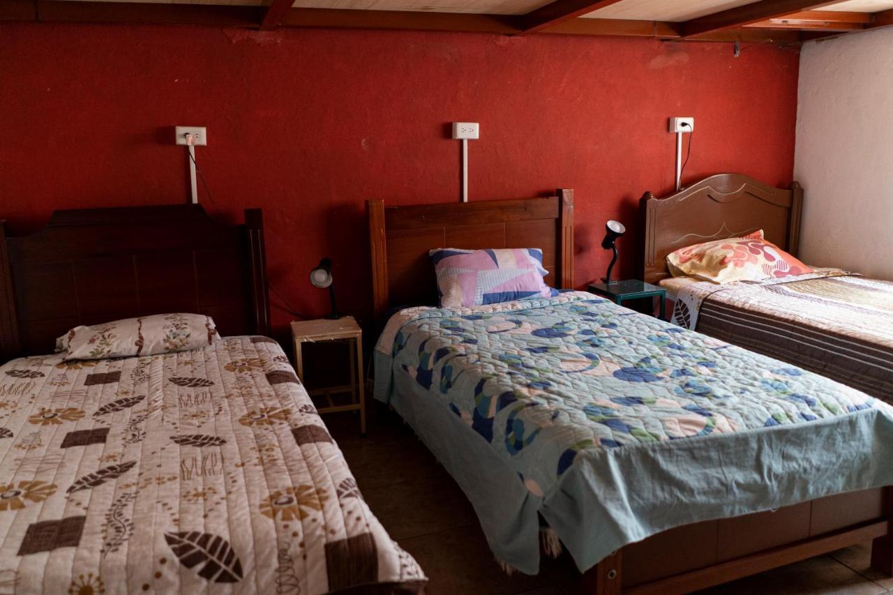 Blue Door Housing Historic Quito Hotel Екстериор снимка