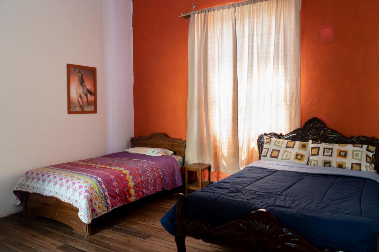 Blue Door Housing Historic Quito Hotel Екстериор снимка