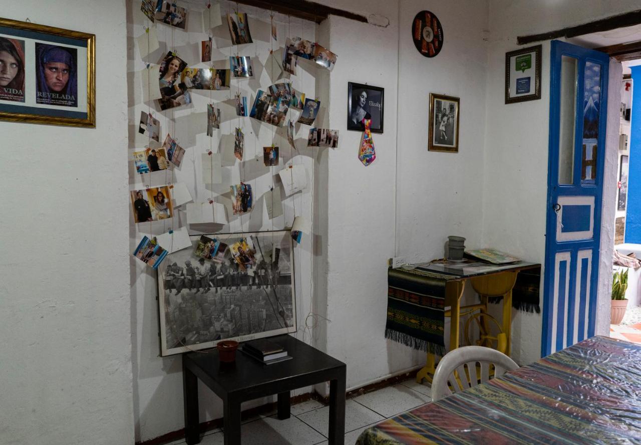 Blue Door Housing Historic Quito Hotel Екстериор снимка
