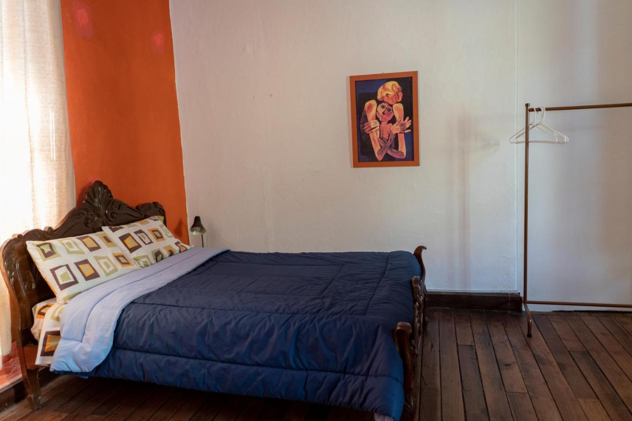 Blue Door Housing Historic Quito Hotel Екстериор снимка